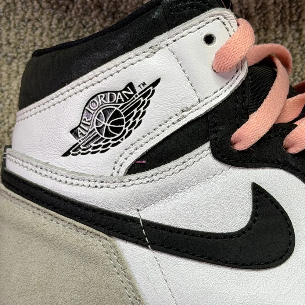 Nike Air Jordan 1 Retro High OG Bleached Coral Stage Haze Mens Size 7 555088-108